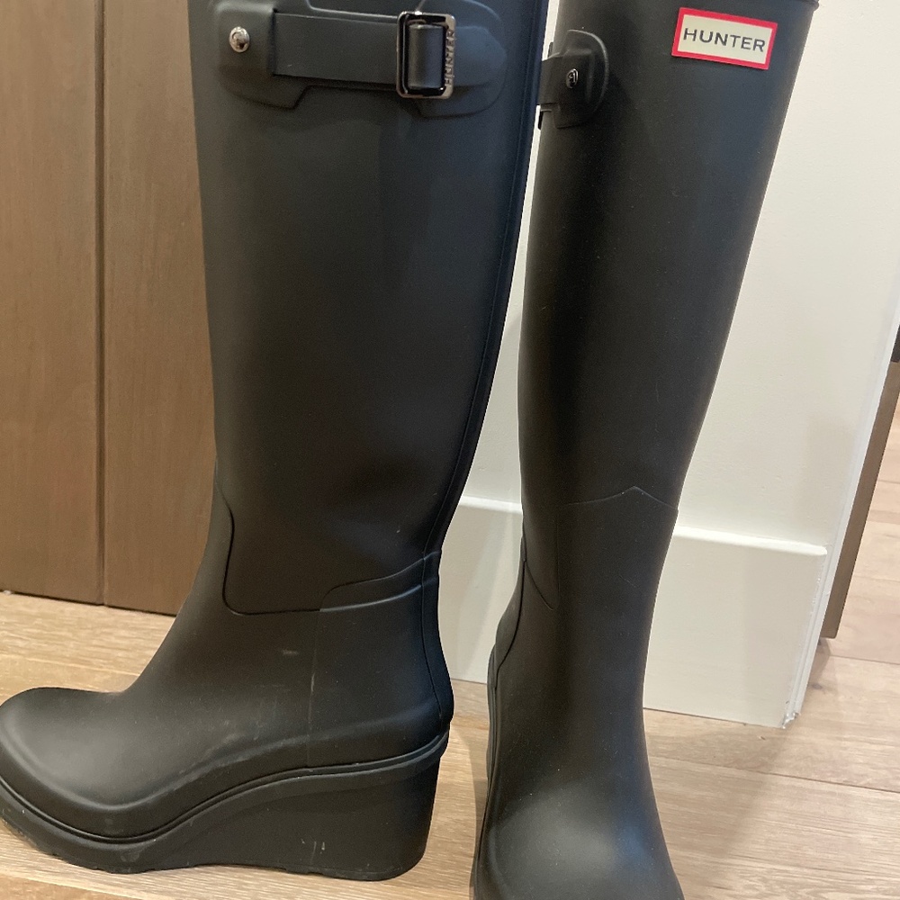 Hunter wedge boots